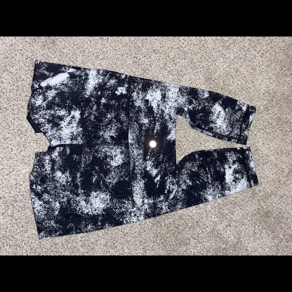 Lululemon Leggings size 4 worn twice